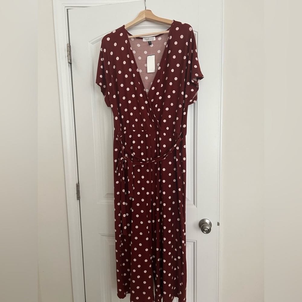 Red Flutter Sleeve V-Neck Capris